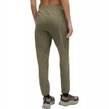 lululemon Adapted State Magnetic Closures