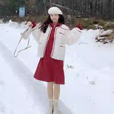 小镇姗姗 纯色高腰连帽套头长袖连衣裙