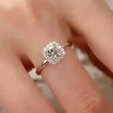 925
