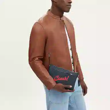 COACH Holden 25 Logo