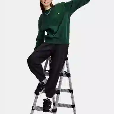 Champion Basic Crewneck Sweatshirt