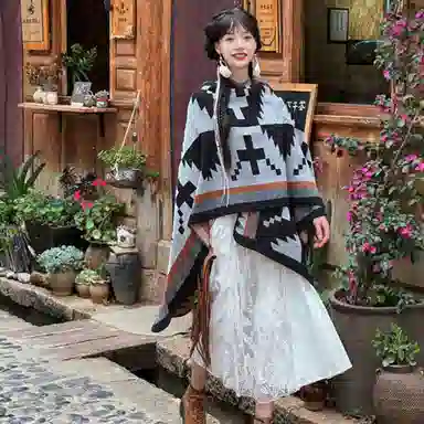 梦特娇 民族风户外旅游出片高级保暖防风 披肩 女款