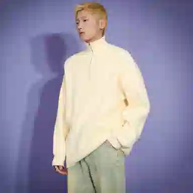 tre club Pullover Knit Sweater