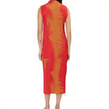 PLEATS PLEASE ISSEY MIYAKE