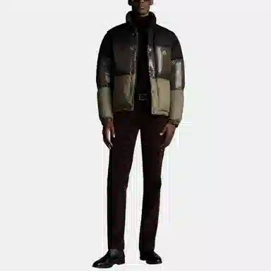 Moncler Aveillan Logo