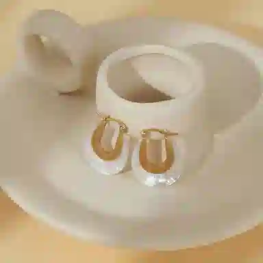 925