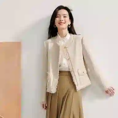 茵曼 优雅小香风短款外套毛边圆领长袖截短外套 女款