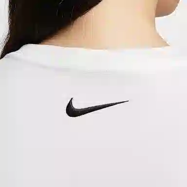 Nike Sportswear Chill Knit logo T