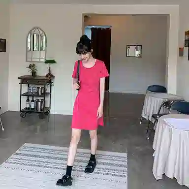 小镇姗姗 纯色圆领宽松套头短袖连衣裙