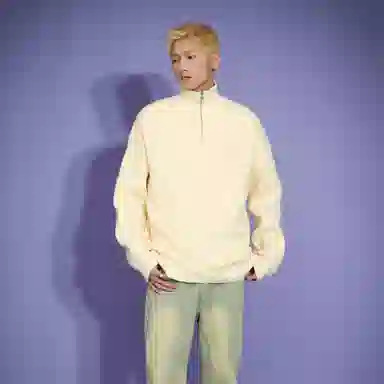 tre club Pullover Knit Sweater