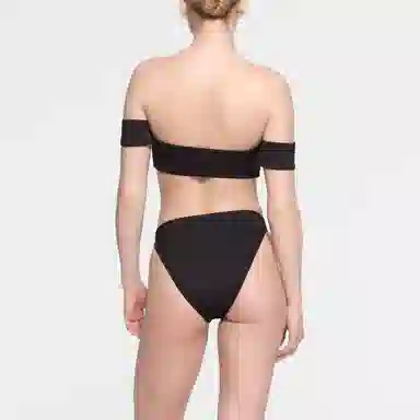 SKIMS SIGNATURE SWIM OFF THE SHOULDER BIKINI TOP ONYX