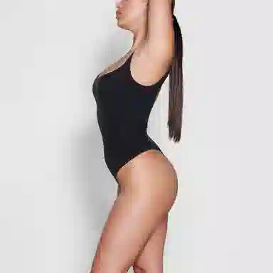 SKIMS Fits Everybody Onyx