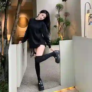 SKUNK GALLERY FW22 T