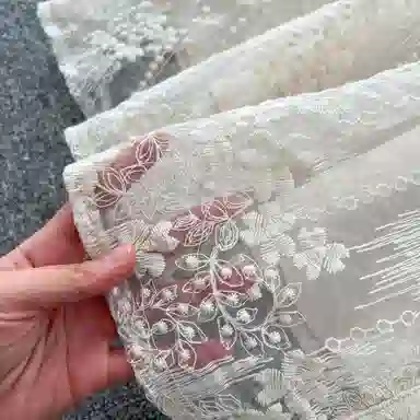 桴生 法式优雅重工纯色钩花刺绣收腰立领单排扣木耳边拼接长袖连衣裙 女款 杏色