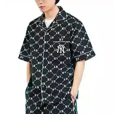 MLB Yankees Logo Black Shirt