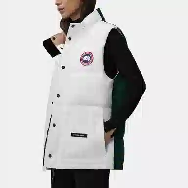 Canada Goose Freestyle FW22 Regeneration Logo