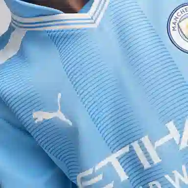 PUMA Manchester City Oversized Winter Football Jersey