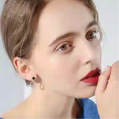 925