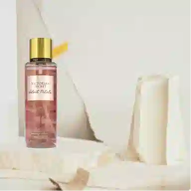 Victoria's Secret Velvet Petals Fragrance Mist