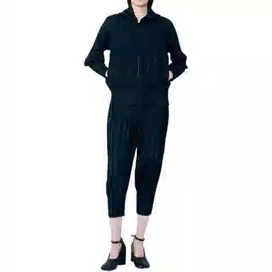 PLEATS PLEASE ISSEY MIYAKE