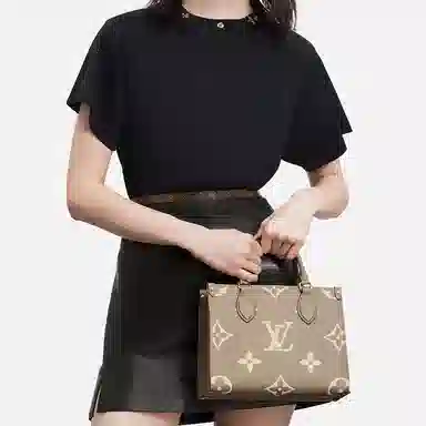 Louis Vuitton Onthego PM Elephant Grey/Cream