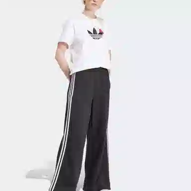 adidas x Hello Kitty Trefoil Boxy T-Shirt Logo T