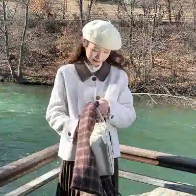 小镇姗姗 拼色单排扣短款双面呢大衣 女款