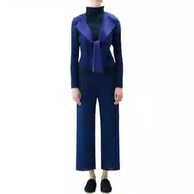 PLEATS PLEASE ISSEY MIYAKE