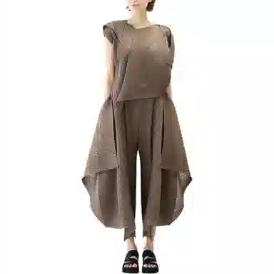 PLEATS PLEASE ISSEY MIYAKE