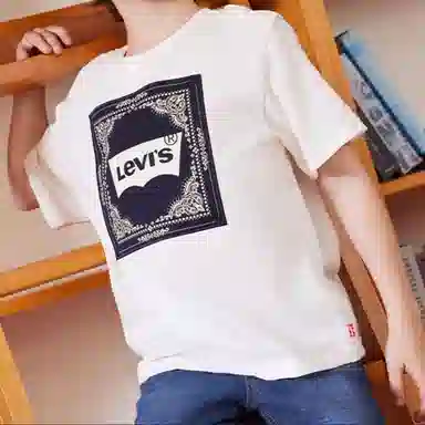 Levi's T