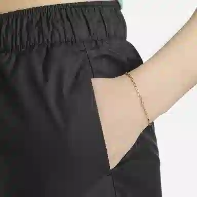 Nike Sportswear Repel Logo