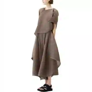 PLEATS PLEASE ISSEY MIYAKE