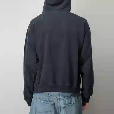 Balenciaga FW22 Be different 2B