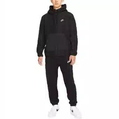 Nike Sportswear Style Essentials+ Logo