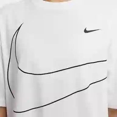 Nike Sportswear Swoosh T