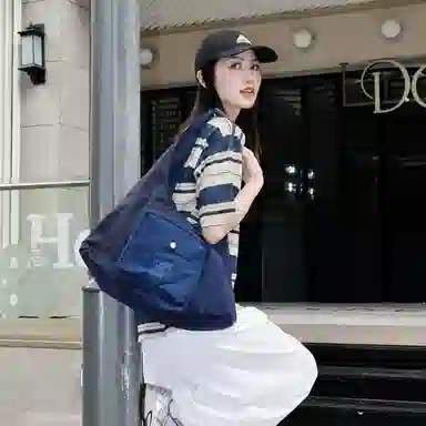 Lee Navy Shoulder Bag