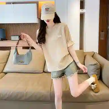 LAKESI T