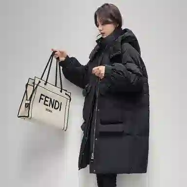 鸭鸭 纯色口袋连帽宽松中长款羽绒服 女款