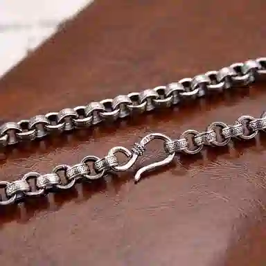 925