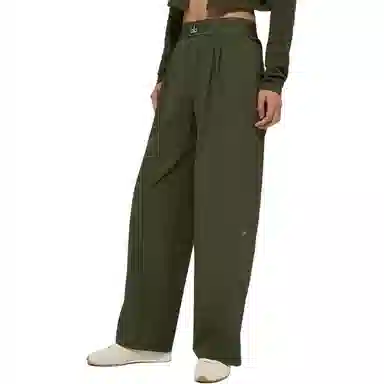 alo yoga SUIT UP TROUSER logo