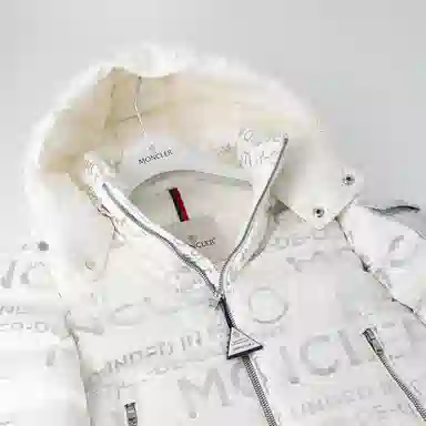 Moncler FW22 Logo