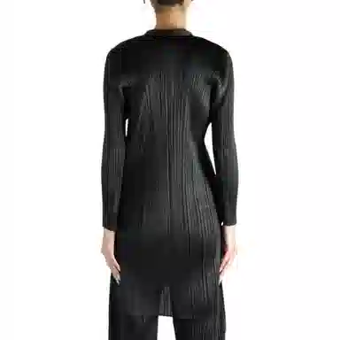 PLEATS PLEASE ISSEY MIYAKE