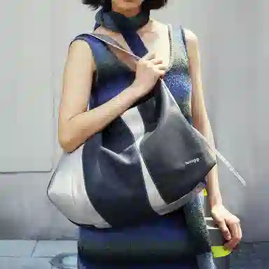 古良吉吉 小众设计师款拼色女包 牛皮 风筝托特包 大容量 女款 牛仔银