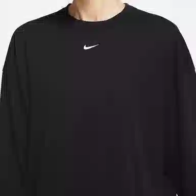 Nike Sportswear Essential Logo