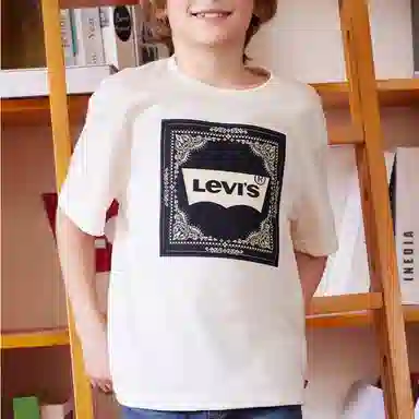 Levi's T