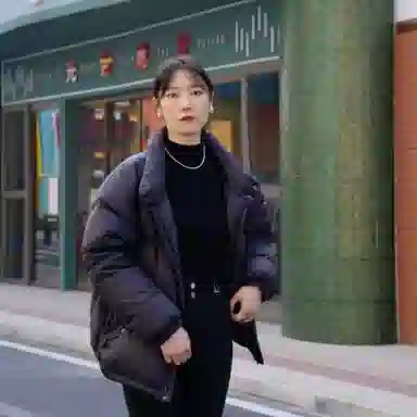 羽物 纯色短款立领保暖插肩宽松羽绒服 女款 黑色