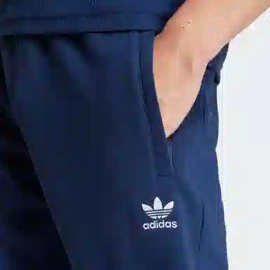 adidas originals Essential ESSENTIALS logo