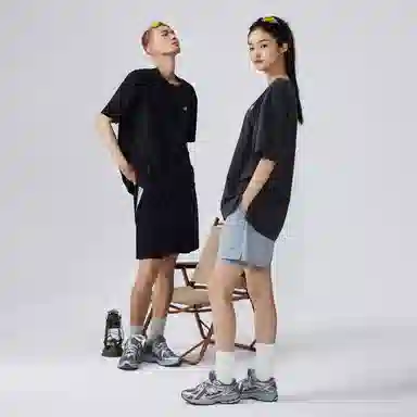 New Balance Blacktoes LogoT