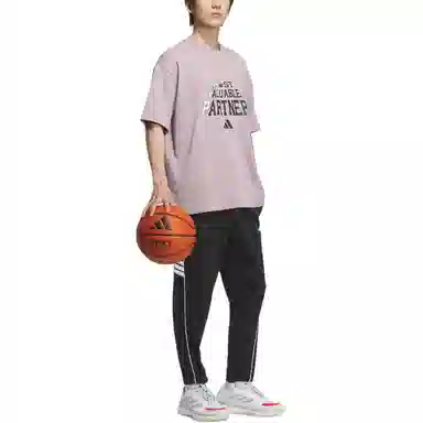 adidas BASKETBALL SS25 SLOGAN T-SHIRT T