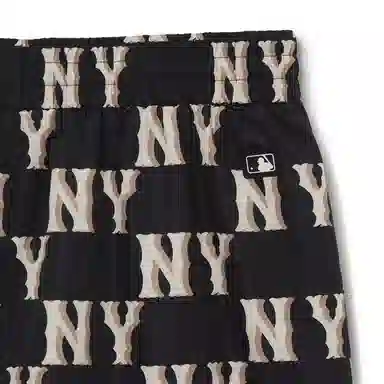 MLB New York Yankees Letter Print Shorts Black